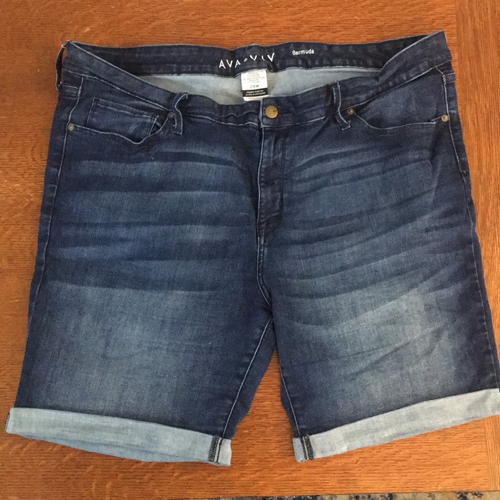 Ava and Viv Bermuda shorts size 24W